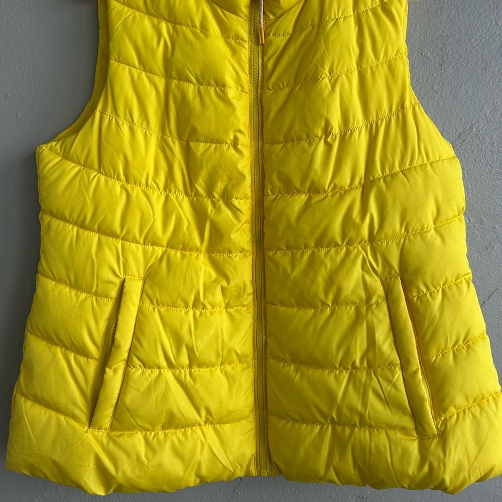 GAP Women's Yellow cold control water resistant Outdoor Peppy Luxury Vest Size L